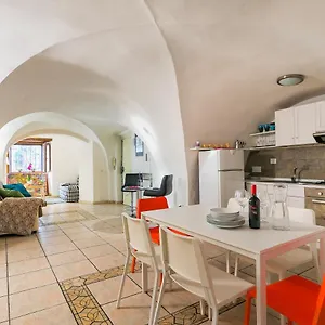 Apartment Moro 50 - Loft In Trastevere, Rome
